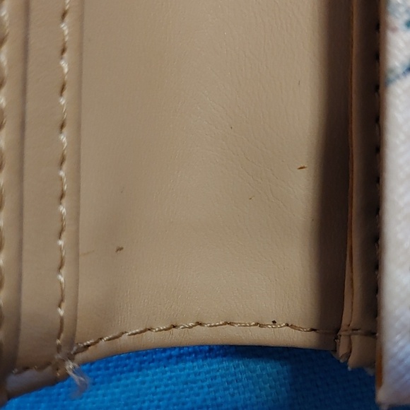 GUESS LOS ANGELES WALLET - Picture 10 of 12